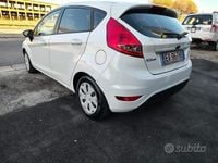 Usata Ford Fiesta Titanium 95 CV (69 kW) 2011 Bianco Berlina