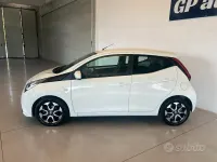 Usata Toyota Aygo Cool 72 CV (52 kW) 2019 Bianco Utilitaria