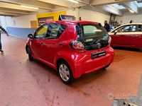 Usata Toyota Aygo 68 CV (50 kW) 2011 Rosso Utilitaria