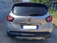 Usata Renault Captur Zen 90 CV (66 kW) 2017 Grigio SUV