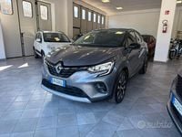 Usata Renault Captur Techno 101 CV (74 kW) 2023 Grigio SUV