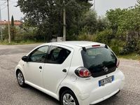 Usata Toyota Aygo 68 CV (50 kW) 2013 Bianco Utilitaria