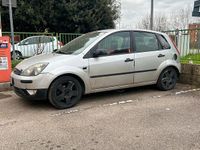 Usata Ford Fiesta 68 CV (50 kW) 2003 Grigio Utilitaria