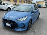 Usata Toyota Yaris Hybrid Lounge 92 CV (67 kW) 2021 Blu Berlina