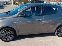 Usata Lancia Ypsilon Gold 69 CV (50 kW) 2022 Grigio Utilitaria