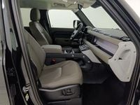 Usata Land Rover Defender SE 249 CV (183 kW) 2023 Santorini black SUV