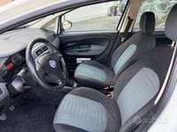 Usata Fiat Grande Punto Dynamic 77 CV (56 kW) 2009 Bianco Utilitaria