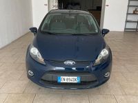 Usata Ford Fiesta 75 CV (55 kW) 2012 Blu Utilitaria