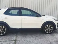Usata Kia Stonic Style 97 CV (71 kW) 2019 Bicolor bianco/nera SUV