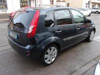 Usata Ford Fiesta Titanium 74 CV (54 kW) 2006 Grigio Utilitaria