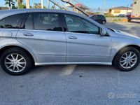 Usata Mercedes R320 224 CV (164 kW) 2006 Grigio Monovolume