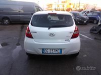 Usata Hyundai i20 Comfort 90 CV (66 kW) 2011 Bianco Berlina