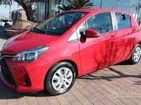 Usata Toyota Yaris Active 69 CV (50 kW) 2016 Rosso Berlina