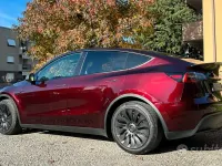Usata Tesla Model Y Long Range AWD 189 kW (258 CV) 2023 Rosso SUV