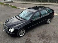 Usata Mercedes C220 Avantgarde 150 CV (110 kW) 2005 Blu/azzurro Station wagon