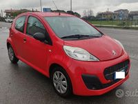 Usata Peugeot 107 Active 68 CV (50 kW) 2012 Rosso Utilitaria