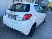 Usata Toyota Yaris Hybrid Style 74 CV (54 kW) 2015 Bianco Berlina