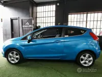 Usata Ford Fiesta Titanium 71 CV (52 kW) 2012 Bluazzurro Berlina