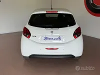 Usata Peugeot 208 Active 83 CV (61 kW) 2019 Bianco Utilitaria