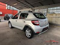 Usata Dacia Sandero Stepway 90 CV (66 kW) 2014 Argento Berlina