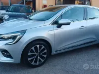 Usata Renault Clio V Intens 86 CV (63 kW) 2021 Grigio Berlina