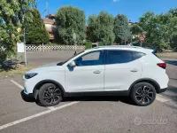 Usata MG ZS Luxury 111 CV (81 kW) 2022 Bianco SUV