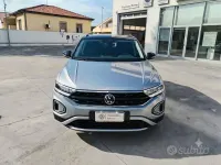 Usata VW T-Roc Pro 116 CV (85 kW) 2024 Pyrit grey met. / nero SUV