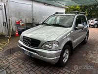 Usata Mercedes ML320 218 CV (160 kW) 2000 Argento SUV