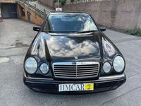 Usata Mercedes E200 185 CV (136 kW) 1998 Nero ossidiana Berlina