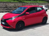 Usata Toyota Aygo X-pure 75 CV (55 kW) 2016 Rosso Utilitaria