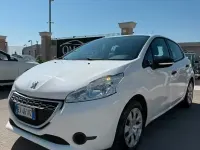 Usata Peugeot 208 Access 68 CV (50 kW) 2014 Bianco Utilitaria