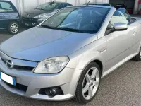 Usata Opel Tigra Sport 90 CV (66 kW) 2007 Argento metallizzato Cabrio