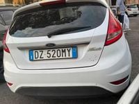 Usata Ford Fiesta 96 CV (70 kW) 2009 Bianco Utilitaria
