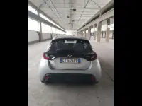 Usata Toyota Yaris Hybrid Active 92 CV (67 kW) 2024 Argento Berlina