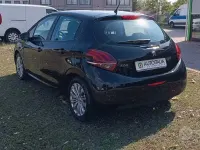 Usata Peugeot 208 Access 82 CV (60 kW) 2017 Nero Utilitaria