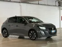 Usata Peugeot 208 Allure 101 CV (74 kW) 2025 Grigio Utilitaria