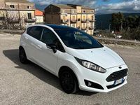 Usata Ford Fiesta 125 CV (91 kW) 2015 Bianco Utilitaria