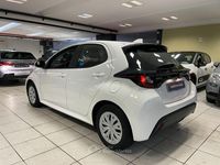 Usata Toyota Yaris Hybrid Active 115 CV (84 kW) 2025 Bianco Berlina
