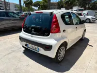 Usata Peugeot 107 68 CV (50 kW) 2012 Bianco Utilitaria