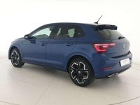 Nuova VW Polo R-line Plus 95 CV (69 kW) 2025 Reef blue metallizzato nero Utilitaria