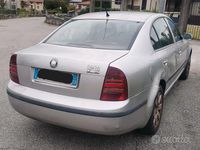 Usata Skoda Superb 130 CV (95 kW) 2004 Grigio Berlina