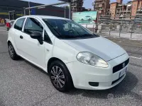 Usata Fiat Grande Punto 77 CV (56 kW) 2011 Bianco Utilitaria
