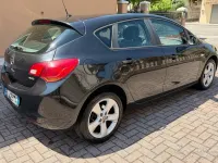 Usata Opel Astra 140 CV (102 kW) 2012 Nero Berlina
