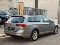 Usata VW Passat Comfortline 150 CV (110 kW) 2022 Grigio Station wagon