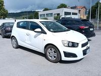 Usata Chevrolet Aveo 75 CV (55 kW) 2013 Bianco Berlina