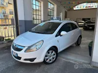Usata Opel Corsa Edition 75 CV (55 kW) 2010 Bianco Utilitaria