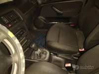 Usata VW Golf IV 110 CV (80 kW) 2002 Verde Berlina