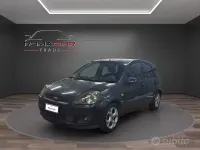 Usata Ford Fiesta Titanium 68 CV (50 kW) 2006 Bluazzurro Utilitaria