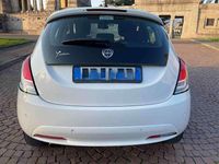 Usata Lancia Ypsilon Gold 69 CV (50 kW) 2018 Bianco Utilitaria