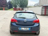 Usata Opel Astra Cosmo 110 CV (80 kW) 2012 Blu Berlina